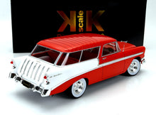 Coche clásico Chevrolet Bel Air wagon de 1956, rojo y blanco, con detalles cromados, disponible en Vroomi.