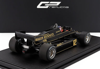 Modelo de coche Lotus Fórmula 1 a escala 1/18 en negro y dorado con los logotipos de Renault y Pirelli, ya disponible en Vroomi.