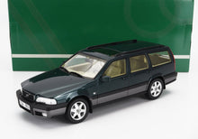 Maqueta a escala 1:18 del Volvo V70 familiar en color verde oscuro, réplica coleccionable ya disponible.