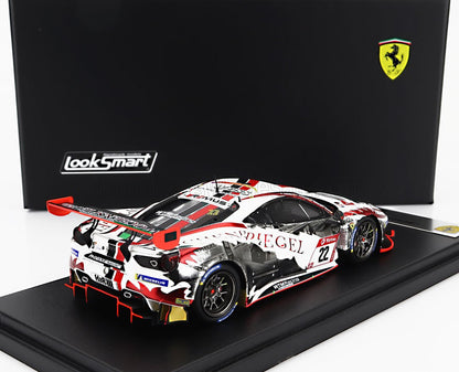 Modelo de coche de carreras Ferrari a escala 1:43 de LookSmart con decoración de competición en exposición, ofrecido en Vroomi.