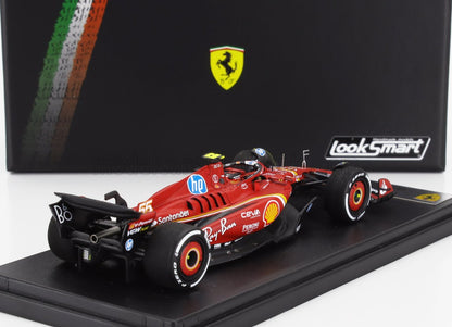 Modelo de coche Ferrari F1 rojo con los logotipos de Shell y Santander en exhibición, disponible en Vroomi.