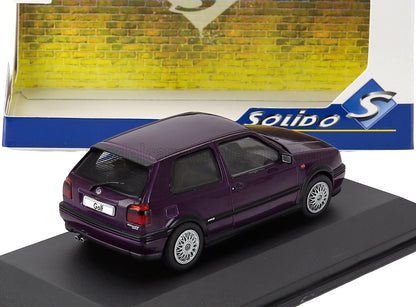 Coche a escala de Volkswagen Golf morado en caja, pieza de colección disponible online en Vroomi.