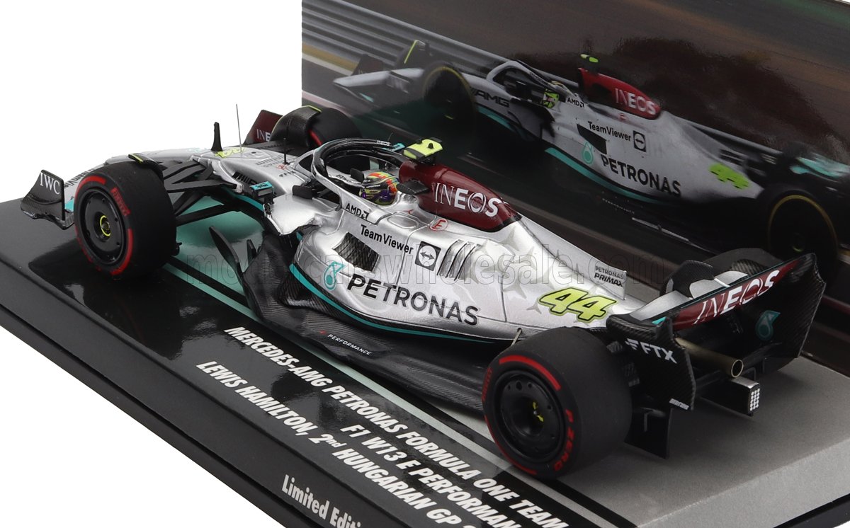 Coche a escala Mercedes-AMG Petronas Formula 1 de Lewis Hamilton, segundo clasificado en el Gran Premio de Hungría, disponible en Vroomi.