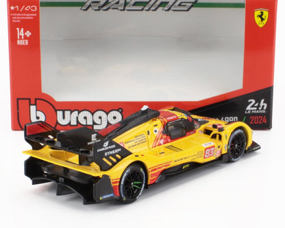 Coche de carreras Ferrari 499P a escala 1/43 en amarillo y rojo con caja al fondo, ofrecido a través de Vroomi.