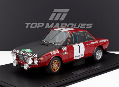 Modelo de coche de rally Lancia rojo y negro con adhesivos con el número 1, expuesto en el stand de Top Marques, también disponible a través de Vroomi.