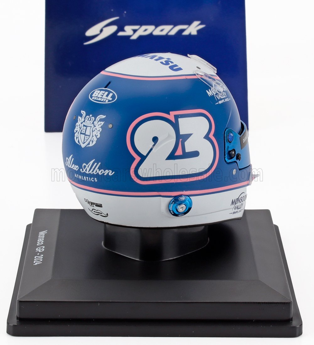 Casco de carreras azul y blanco con el número 23 y la marca Alex Albon en el expositor, a la venta en Vroomi.
