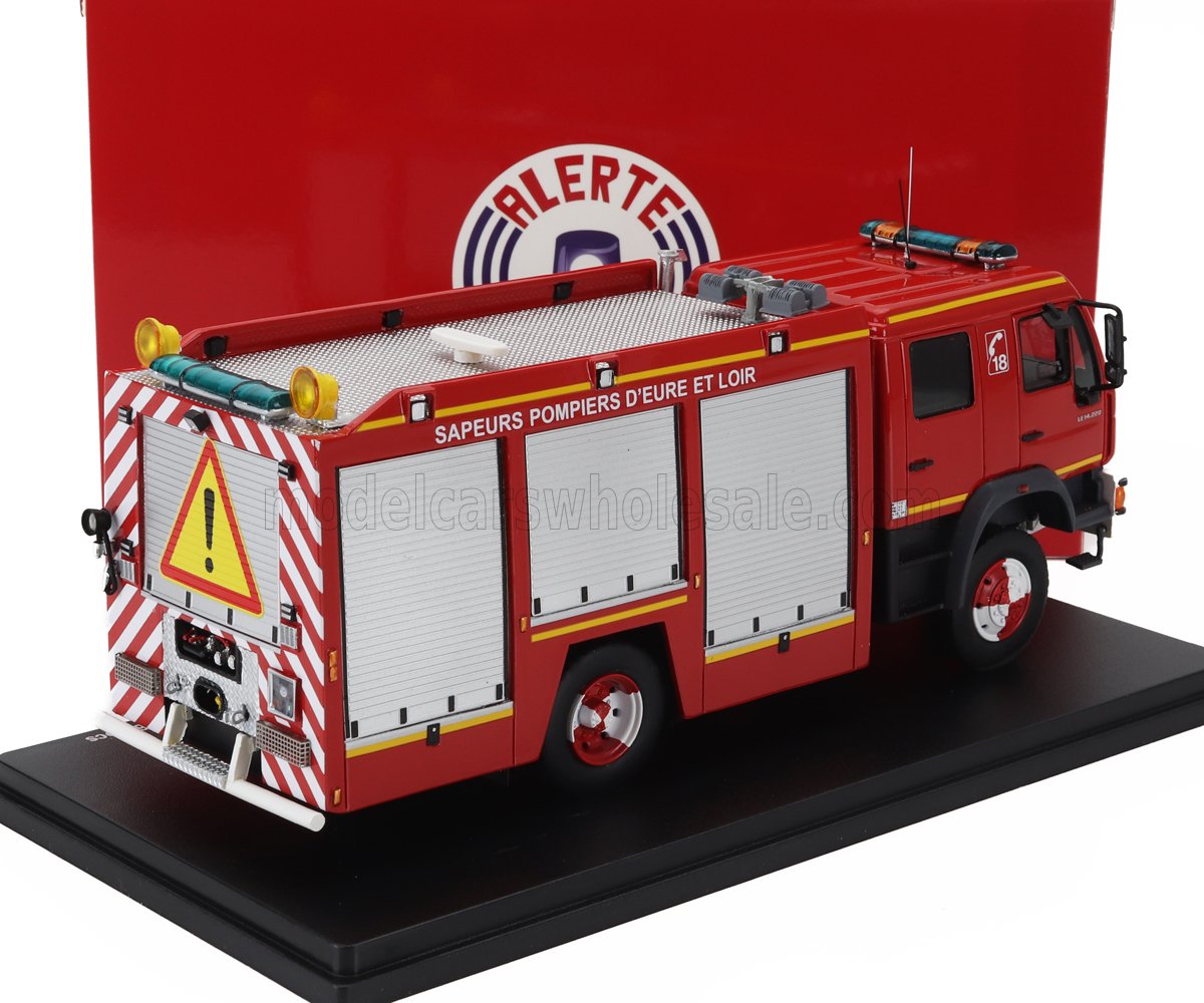 Maqueta detallada a escala del camión de bomberos rojo de los Sapeurs Pompiers d'Eure et Loir con señales de advertencia, disponible en Vroomi.