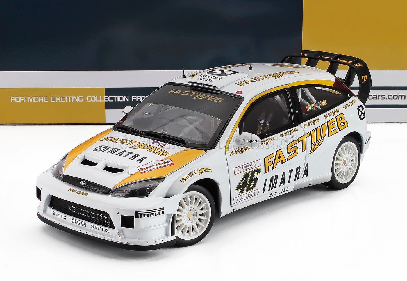 Coche de rally a escala 1:18 con los colores de Fastweb e Imatra, coleccionable y disponible en Vroomi.