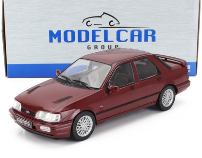 Coche a escala 1/18 de Ford Sierra marrón exhibido delante de la caja de Modelcar Group, disponible en Vroomi.