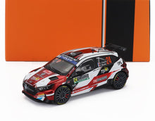 Maqueta de coche Hyundai a escala 1:18 con adhesivos de competición, coleccionable y disponible en Vroomi.
