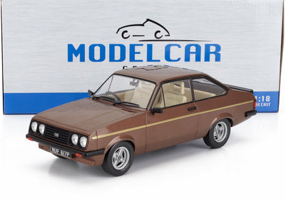 Coche Ford a escala 1:18 fabricado en metal fundido a presión, con franja amarilla e interior beige, disponible en Vroomi.