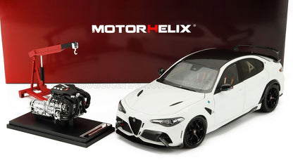 Modelo Alfa Romeo Giulia Quadrifoglio blanco con motor visible y grúa roja, disponible a través de Vroomi.
