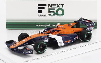 Modelo de coche de carreras Ponos Nakajima SF23 Super Formula en naranja y azul, disponible en Vroomi.