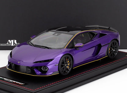 Coche a escala 1:18 Lamborghini Revuelto morado con detalles en amarillo, disponible en Vroomi.