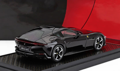 Coche a escala 1/18 Ferrari 12 cilindros negro con ruedas detalladas, ya disponible online.