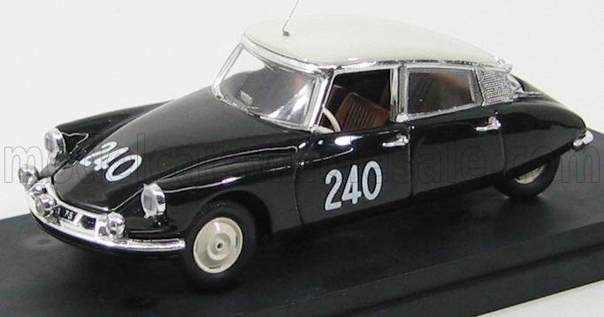 Modelo vintage de coche de carreras en blanco y negro con el número 240 sobre un soporte negro, disponible en Vroomi.