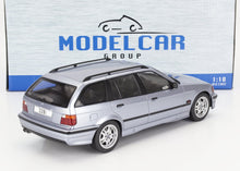Maqueta de coche BMW 328i familiar plateado a escala 1:18 fabricada en metal fundido, disponible en la tienda para coleccionistas Vroomi.