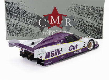 Modelo de coche Jaguar Silk Cut morado y blanco con neumáticos Goodyear, expuesto con caja Classic Model Replicas, disponible en Vroomi.