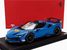 Coche a escala 1:18 del Ferrari SF90 XX Spider azul con detalles en amarillo, disponible para su compra online.
