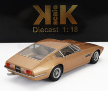 Maqueta de coche Maserati Ghibli a escala 1:18 fabricada en metal fundido a presión, expuesta sobre una superficie blanca, vendida en Vroomi.