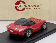 Maqueta a escala del coche Esval Models Red Esval Models expuesta sobre una base negra con el logotipo como fondo, disponible a través de Vroomi.