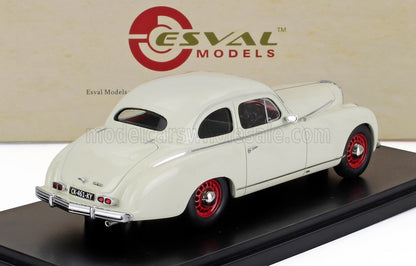 Esval Models : modelo clásico de coche Esval Models con ruedas rojas expuesto sobre una base negra, disponible en Vroomi.