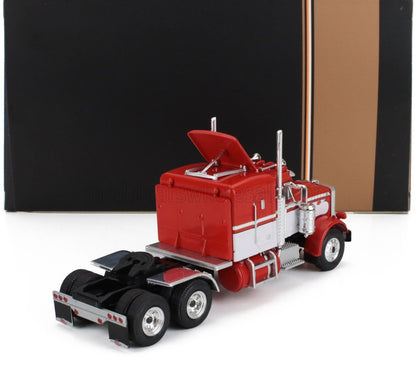 Modelo de camión de juguete rojo y blanco con techo abierto, detalles cromados, mostrado sobre fondo negro y marrón, disponible en Vroomi.