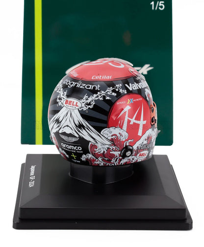 Casco Bell con diseño de olas japonesas sobre un soporte negro, marcado con «Japanese GP 2024», incluido en Vroomi.