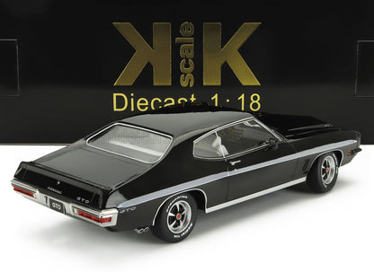 Coche de juguete Pontiac GTO a escala 1:18 en color negro con franja blanca, disponible a través de Vroomi.