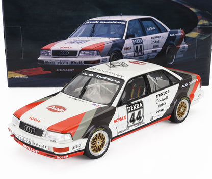 Modelo de coche de carreras Audi Quattro con el número 44 y logotipos de patrocinadores, presentado en la plataforma Vroomi.