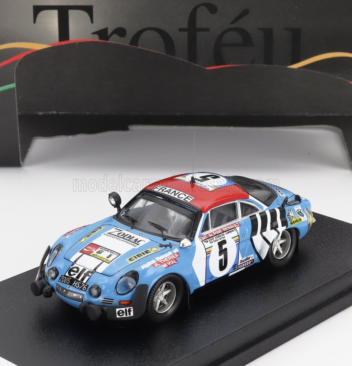 Modelo de coche de rally vintage Alpine azul con el número 5 y pegatinas de Francia, disponible en Vroomi.