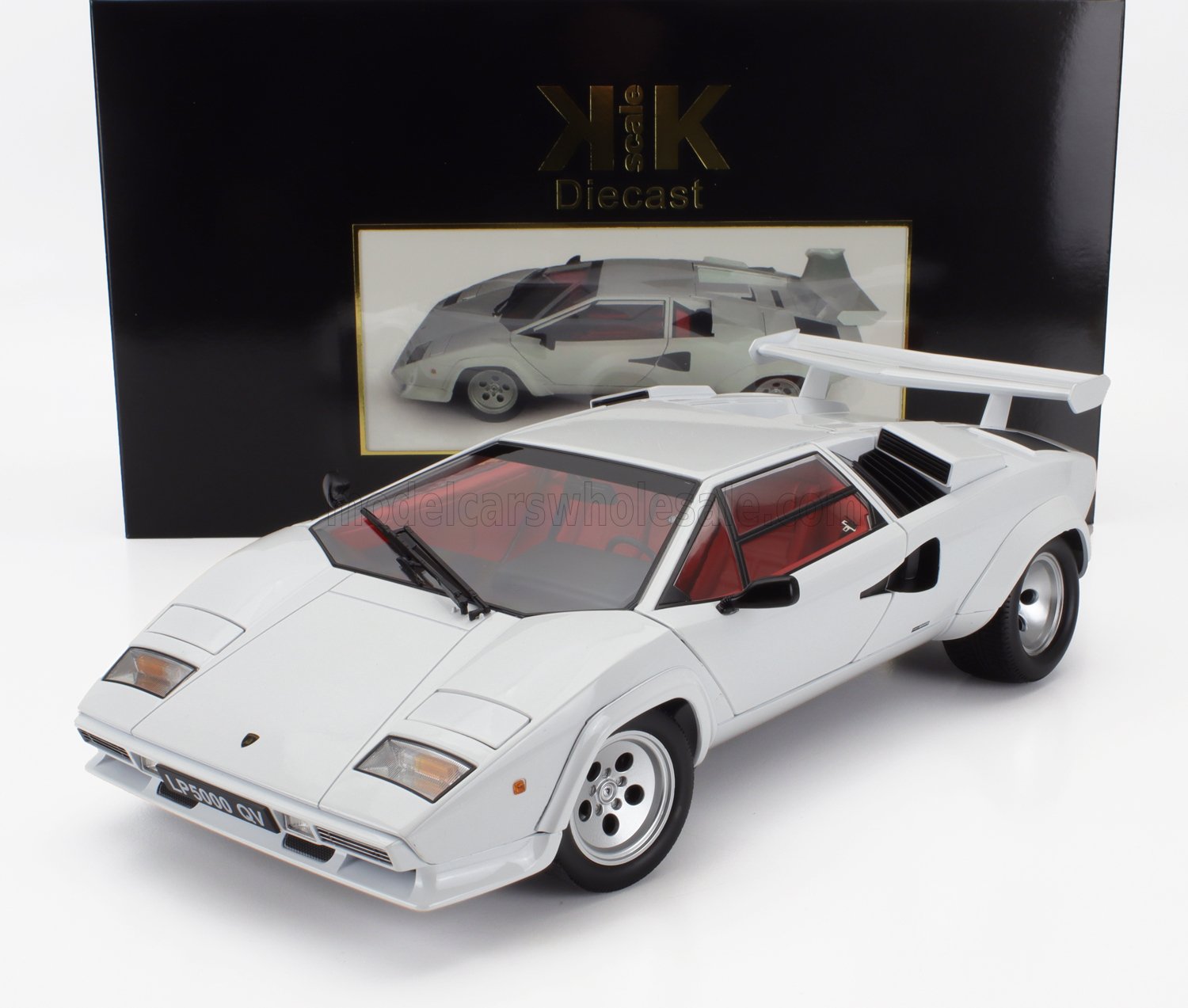 Coche de juguete Lamborghini Countach blanco a escala 1/18 con caja, ahora disponible en Vroomi.