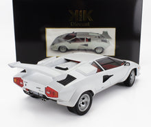 Coche en miniatura Lamborghini Countach LP5000 QV blanco a escala 1:18, actualmente disponible en línea.