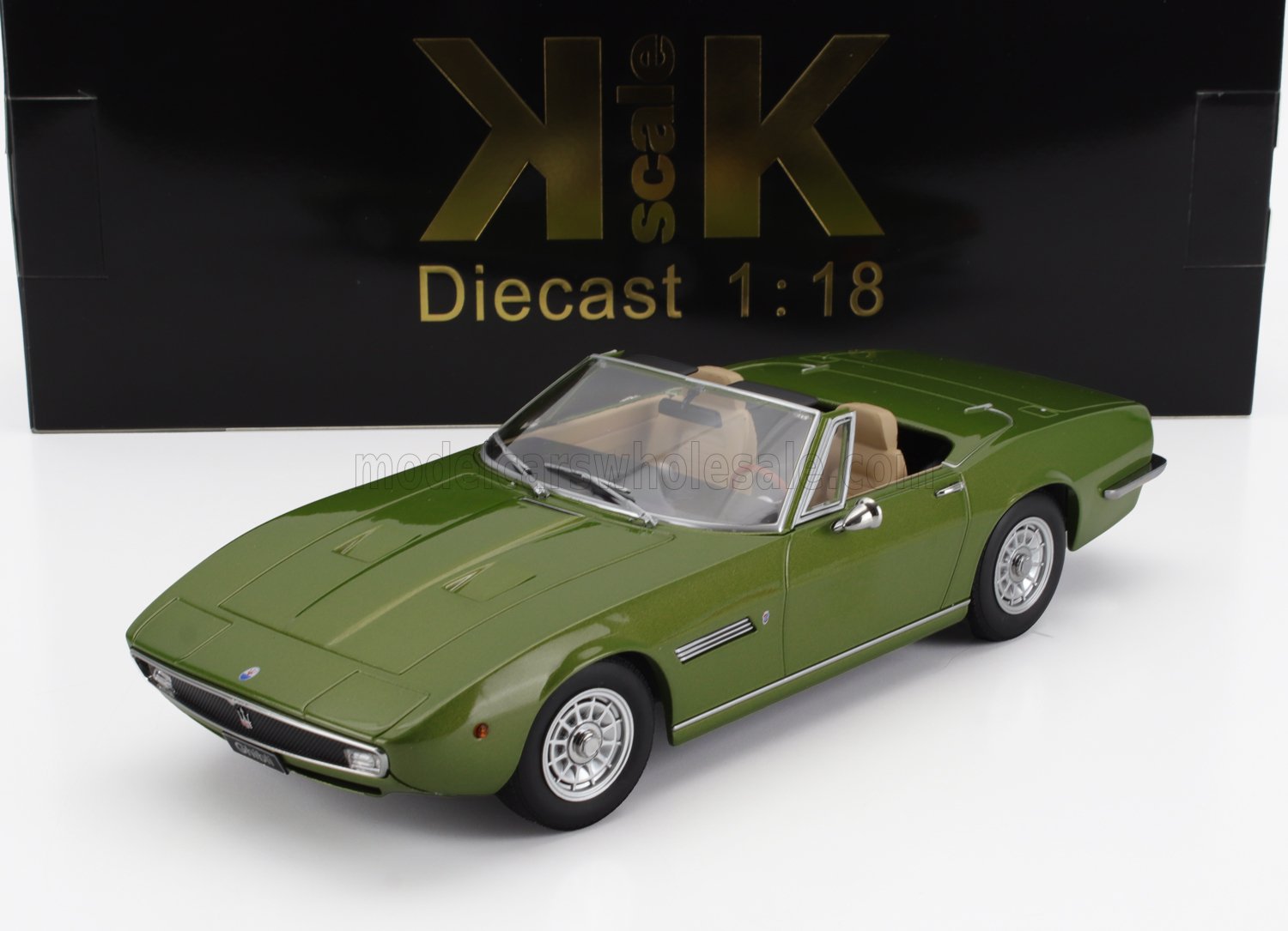 Coche de juguete Maserati Ghibli descapotable a escala 1:18 en color verde, disponible en Vroomi.