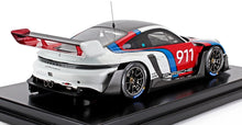 PORSCHE - 911 992 GT3 R N 911 RACING COUPE 2023 - CON VETRINA - CON VITRINA - BLANCO AZUL ROJO