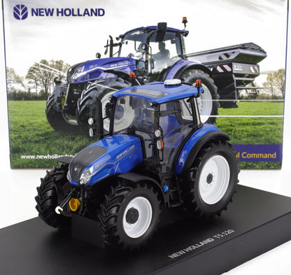 Maqueta detallada del tractor azul New Holland T5.120 en exposición con fondo promocional, disponible en Vroomi.