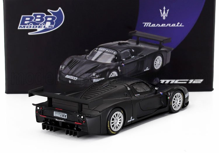 Maqueta a escala del Maserati MC12 negro con alerón trasero, disponible para su compra en Vroomi.