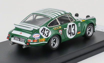 Modelo de coche de carreras vintage verde con el número 43 y pegatinas de patrocinadores, presentado en Vroomi.