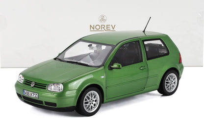 Coche modelo Volkswagen Golf verde de Norev con características detalladas disponible a través de Vroomi.