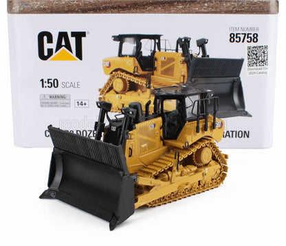 Modelo de excavadora CAT D8 a escala 1:50 con un detallado diseño en amarillo y negro, disponible en Vroomi.