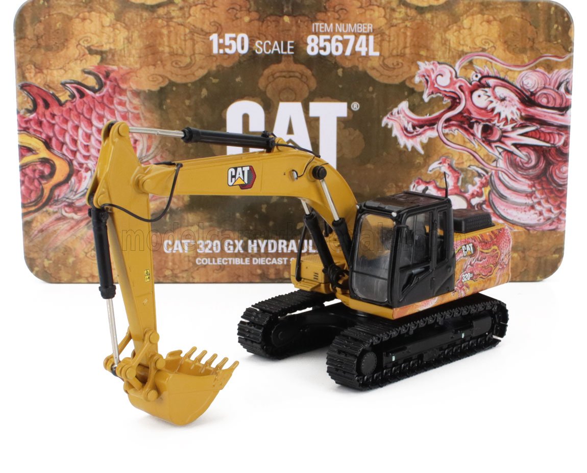 Modelo a escala 1:50 de excavadora hidráulica CAT 320 GX con embalaje con temática de dragones, ahora disponible en Vroomi.