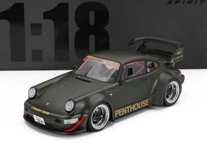 Modelo Porsche 911 en escala 1:18, color verde mate, con adhesivos Rauh-Welt y Penthouse, kit de carrocería ancha y alerón trasero grande, disponible en Vroomi.