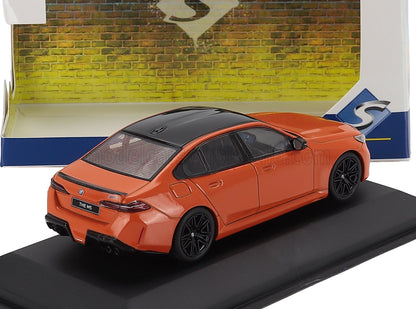 Maqueta de coche BMW M5 naranja con techo negro, disponible online para coleccionistas.