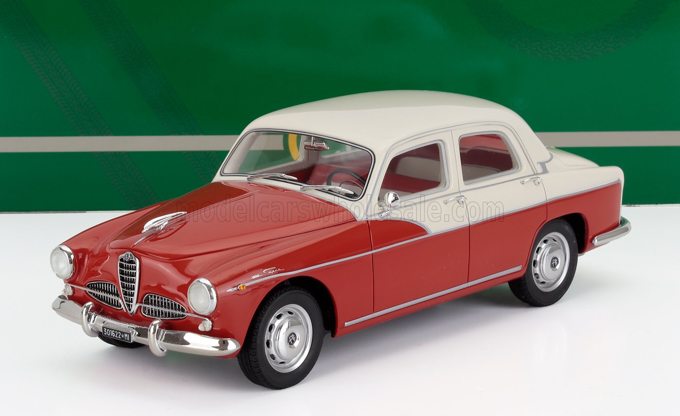 Coche clásico Alfa Romeo rojo y crema a escala 1:18, disponible para coleccionistas en Vroomi.