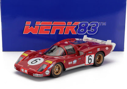 Modelo de coche de carreras Ferrari 512 rojo con el número 6 y adhesivos de patrocinadores, presentado con caja azul Werk83, ahora en Vroomi.