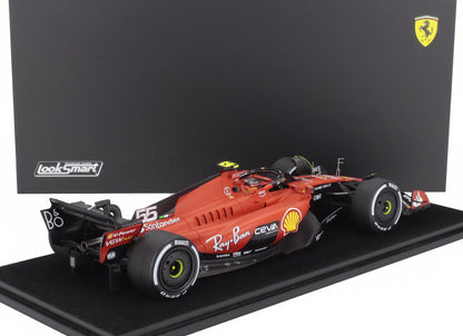 Coche modelo Ferrari SF-23 F1 a escala 1:43 de LookSmart en color rojo con los logotipos de Shell y Ray-Ban, presentado en Vroomi.