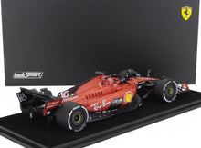 FERRARI | F1 SF-23 TEAM SCUDERIA FERRARI N 16 4º GP SINGAPUR 2023 CHARLES LECLERC - CON VETRINA - CON MOSTRADOR