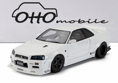 Coche modelo Nissan GT-R R34 blanco con kit de carrocería ancha RAUH-Welt, llantas negras y asientos Drift disponible en Vroomi.