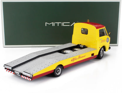 Maqueta a escala de una grúa con plataforma Alfa Romeo amarilla y roja, disponible para coleccionistas en línea.