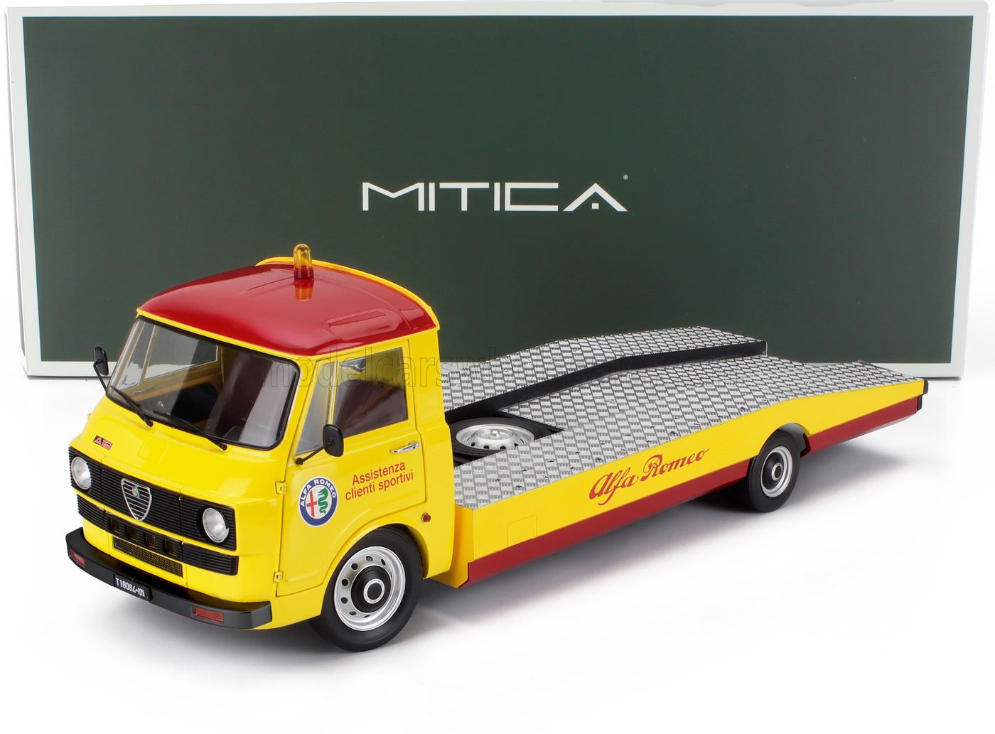 Modelo a escala 1/18 de una grúa Alfa Romeo amarilla y roja, fabricado en metal fundido, coleccionable, a la venta en Vroomi.